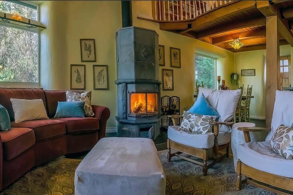 アシュランド European Style Straw Bale Retreatヴィラ エクステリア 写真