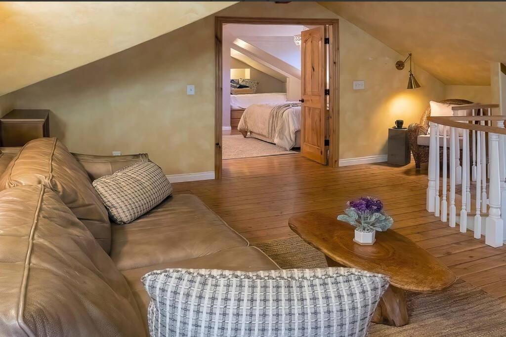 アシュランド European Style Straw Bale Retreatヴィラ エクステリア 写真