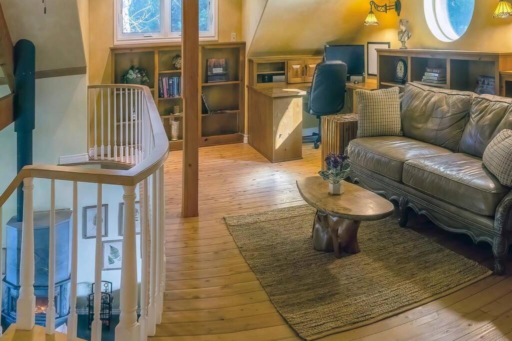 アシュランド European Style Straw Bale Retreatヴィラ エクステリア 写真